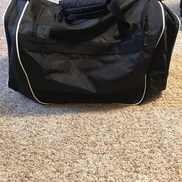 Adidas large duffle bag nwot - Picture 2 of 5